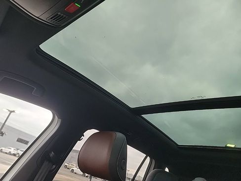 Used 2022 Volkswagen Tiguan SEL R-Line image 12