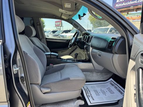 Used 2005 Toyota 4Runner SR5 AWD/4WD image 13