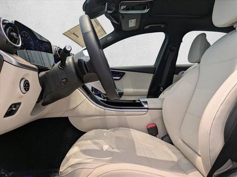 Used 2025 Mercedes-Benz C 300 4MATIC Sedan image 4