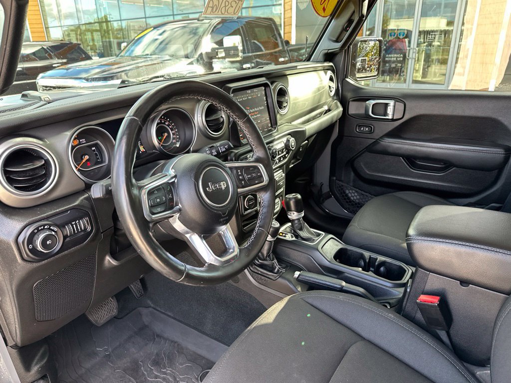 Used 2022 Jeep Wrangler Unlimited Sahara w/ LED Lighting Group AWD/4WD image 28