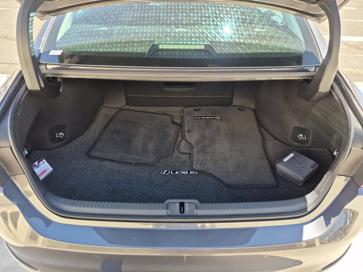 Used 2024 Lexus ES 300h w/ Accessory Package (Z1) FWD image 32