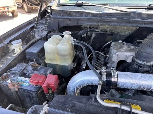 Used 2018 Nissan Titan SV AWD/4WD image 7