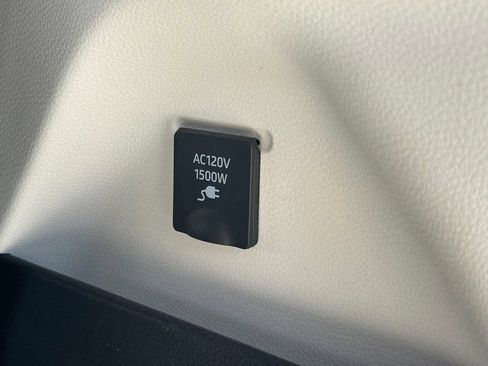 Certified 2023 Toyota Sienna Limited FWD image 16