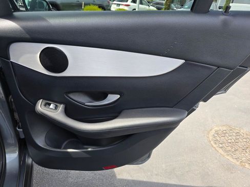 Used 2021 Mercedes-Benz GLC 300 4MATIC image 39