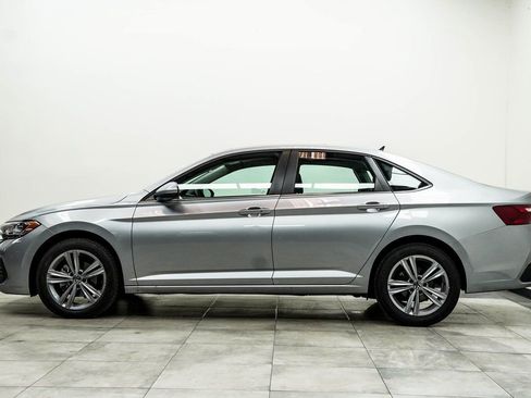Used 2024 Volkswagen Jetta SE FWD image 8