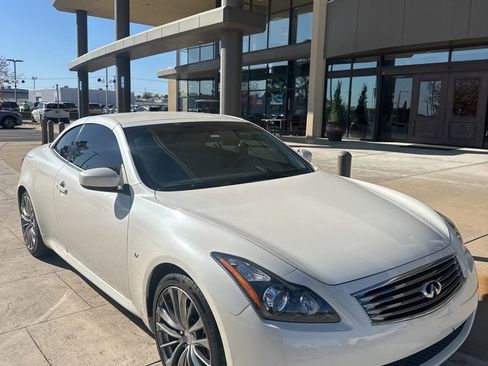 Used 2015 INFINITI Q60 Convertible w/ Premium Package image 2