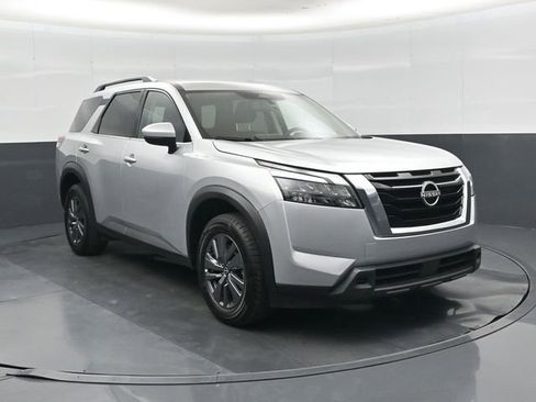Used 2024 Nissan Pathfinder SV AWD/4WD image 1
