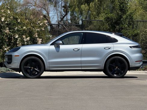 Used 2026 Porsche Cayenne Coupe AWD/4WD image 2