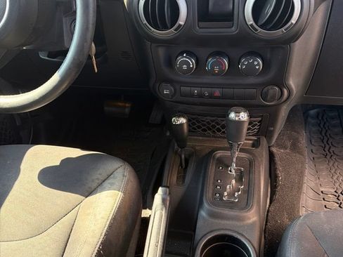 Used 2016 Jeep Wrangler Sport w/ Connectivity Group AWD/4WD image 15