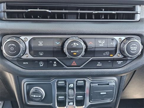 New 2025 Jeep Gladiator Sport image 23