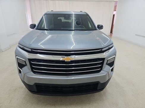Used 2025 Chevrolet Traverse LT AWD/4WD image 2