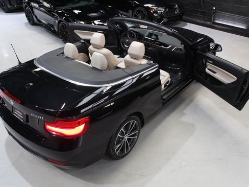 Used 2018 BMW 230i Convertible RWD image 19
