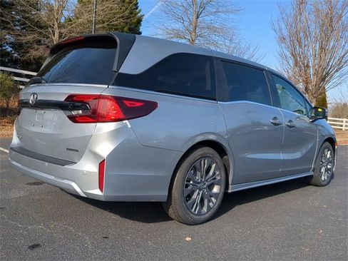 New 2026 Honda Odyssey Touring image 4