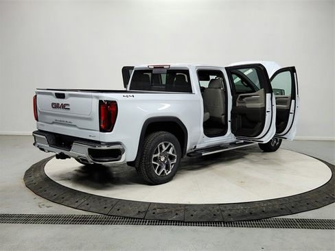 New 2026 GMC Sierra 1500 SLT image 15