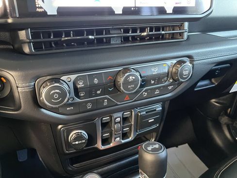 New 2026 Jeep Wrangler Unlimited Sahara AWD/4WD image 27