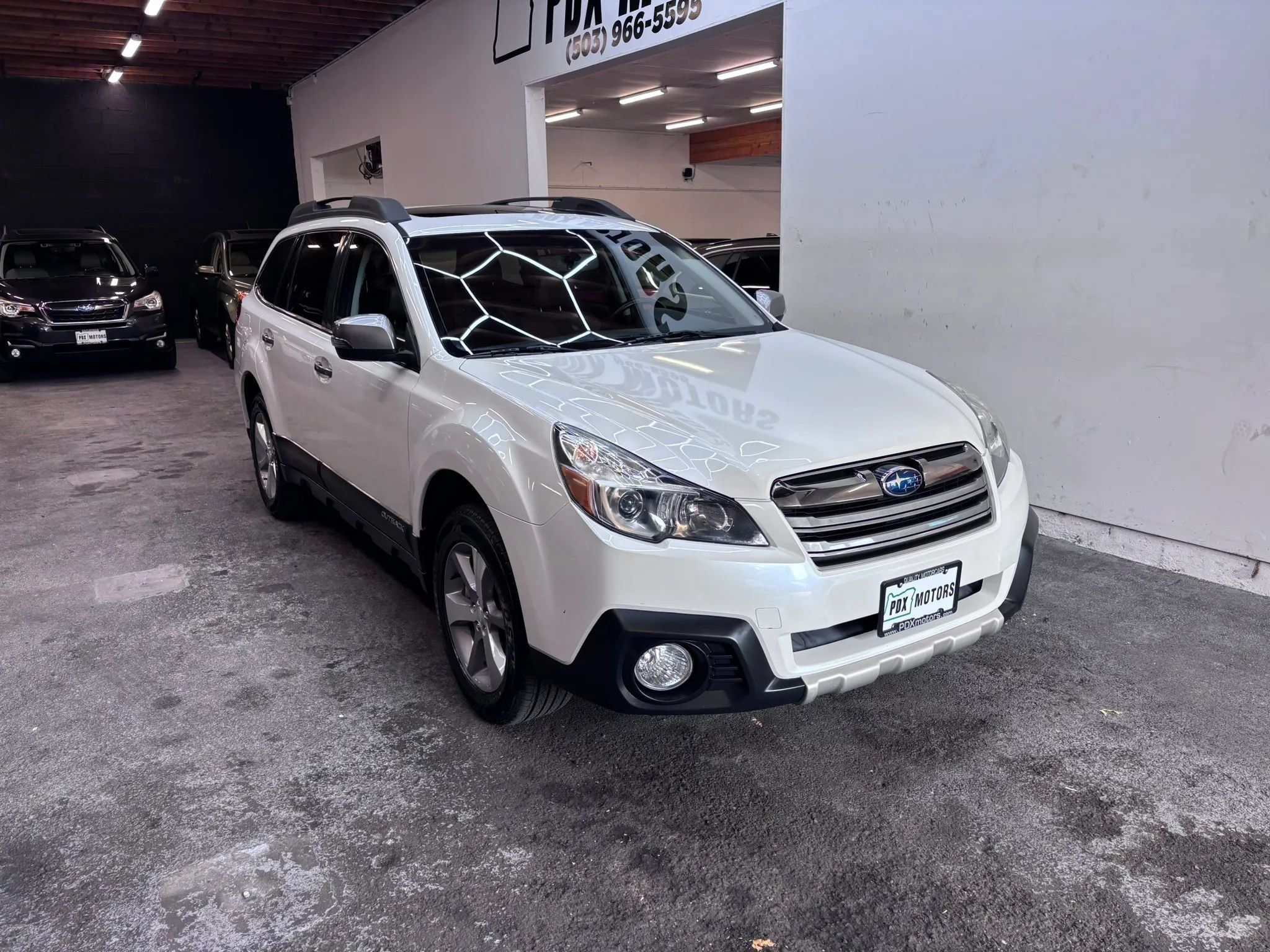 Used 2013 Subaru Outback 3.6R Limited AWD/4WD image 2