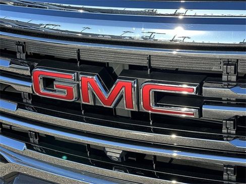 Used 2020 GMC Acadia SLT w/ Driver Alert Package II image 31