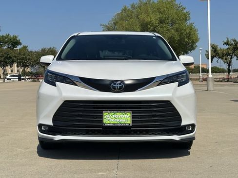 Used 2026 Toyota Sienna XLE FWD image 7