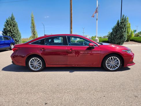 Used 2021 Toyota Avalon Limited w/ Advanced Safety Package FWD image 2