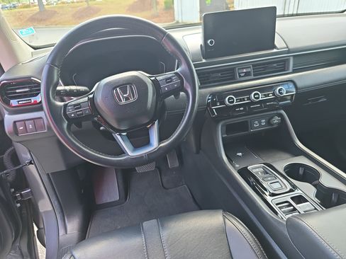 Used 2025 Honda Pilot EX-L image 18