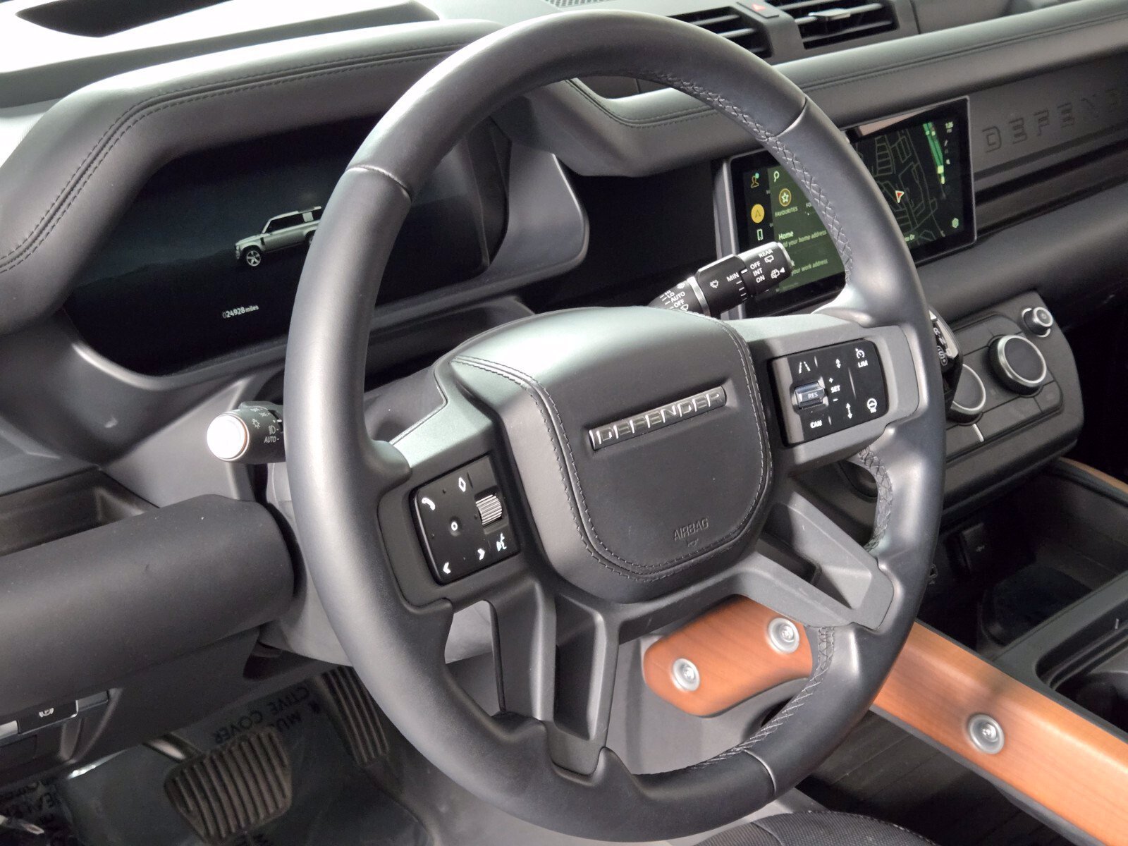 Used 2024 Land Rover Defender 110 X-Dynamic SE AWD/4WD image 24