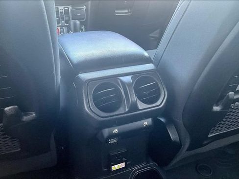 Used 2022 Jeep Wrangler Unlimited Rubicon AWD/4WD image 10
