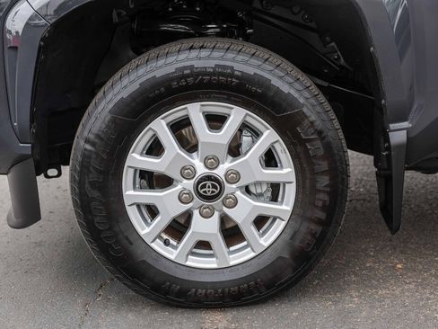 Certified 2025 Toyota Tacoma SR5 AWD/4WD image 27