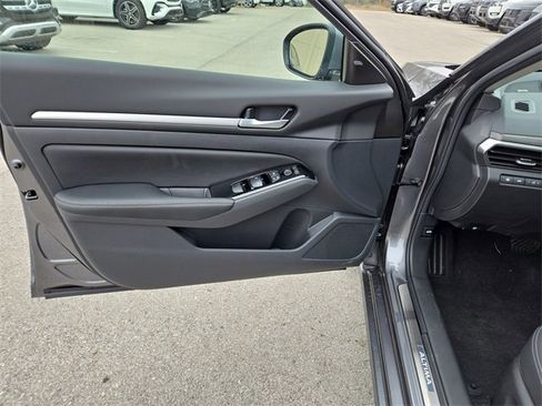 New 2025 Nissan Altima 2.5 SL image 11