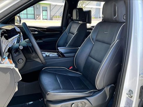 Used 2021 Cadillac Escalade Premium Luxury RWD image 10