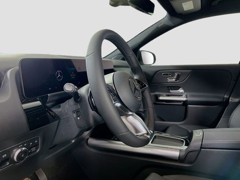 Used 2025 Mercedes-Benz GLA 250 4MATIC image 10