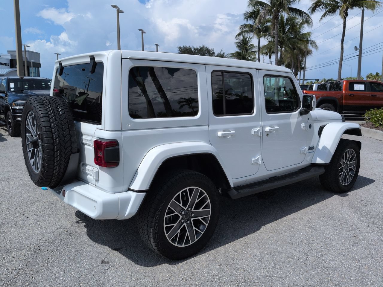 Used 2024 Jeep Wrangler High Altitude AWD/4WD image 5