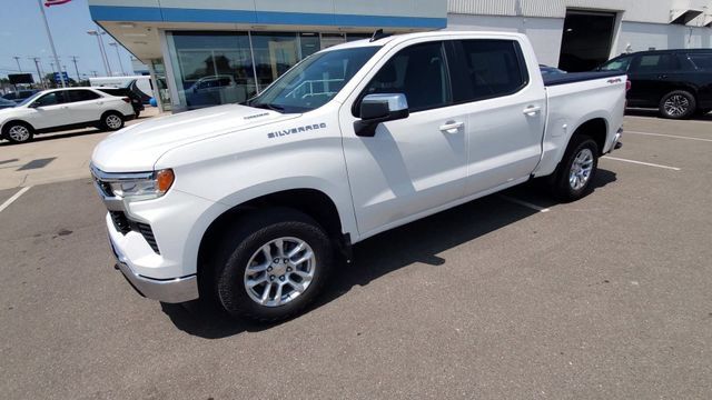 Certified 2025 Chevrolet Silverado 1500 LT AWD/4WD image 4