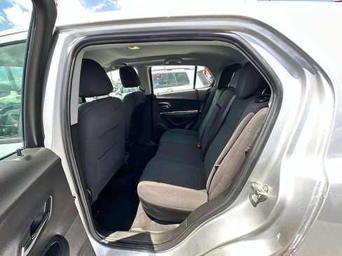 Used 2018 Chevrolet Trax LS FWD image 10