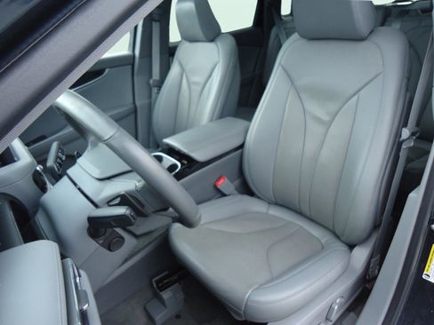 Used 2023 Lincoln Nautilus Reserve w/ Equipment Group 202A image 25