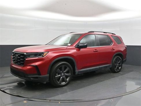 Used 2025 Honda Pilot Sport image 4
