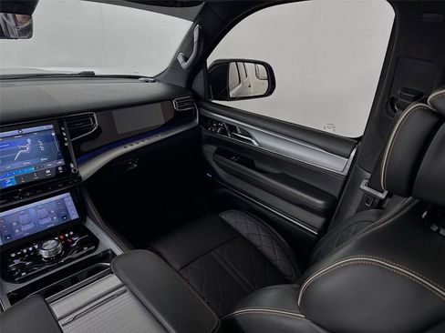 Used 2023 Jeep Grand Wagoneer Series III image 26