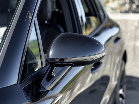 Certified 2023 Porsche Macan AWD/4WD image 17