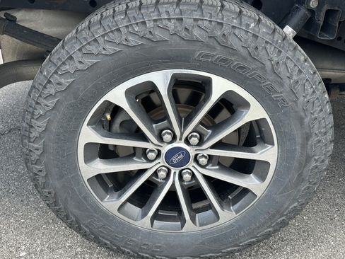 Used 2018 Ford F150 Lariat w/ Equipment Group 502A Luxury RWD image 14