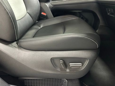 Used 2025 Toyota Sienna XSE image 63