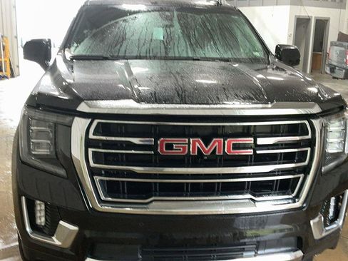 Used 2022 GMC Yukon SLT w/ SLT Luxury Package AWD/4WD image 2