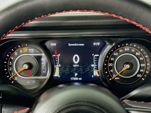 Used 2025 Jeep Gladiator Rubicon w/ Convenience Group AWD/4WD image 14