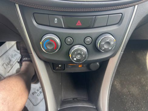 Used 2017 Chevrolet Trax LT w/ LT Convenience Package image 17