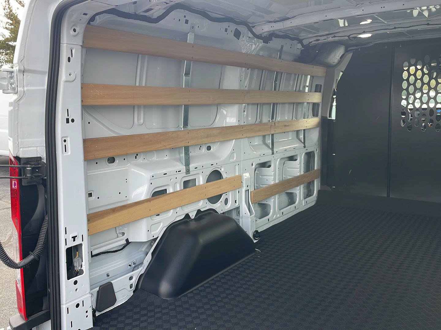 Used 2025 Ford Transit 250 Low Roof w/ Exterior Upgrade Package RWD image 26