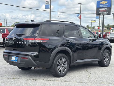 Used 2025 Nissan Pathfinder SV FWD image 27