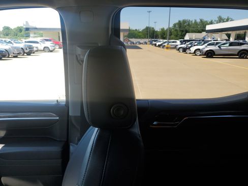 Used 2022 Chevrolet Silverado 1500 LTZ AWD/4WD image 12
