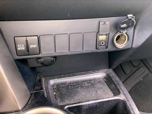 Used 2013 Toyota RAV4 XLE AWD/4WD image 34