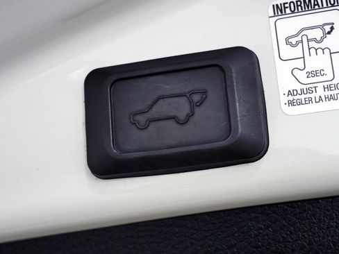 Used 2015 Toyota RAV4 XLE AWD/4WD image 33