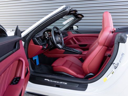 Certified 2023 Porsche 911 Carrera GTS image 25