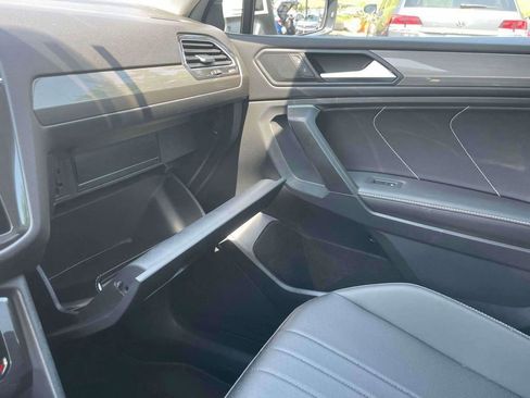 Used 2023 Volkswagen Tiguan SE image 32