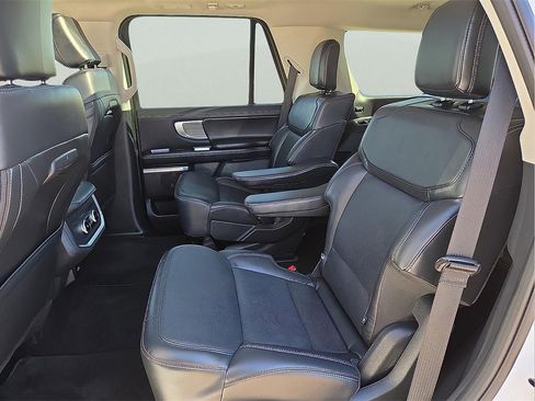 Used 2025 Ford Expedition Platinum image 15